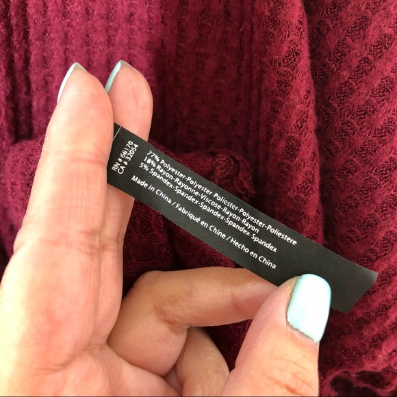 Urban Outfitters Waffle Knit Burgundy Oversized Thermal V Neck Sz M - Picture 9 of 9